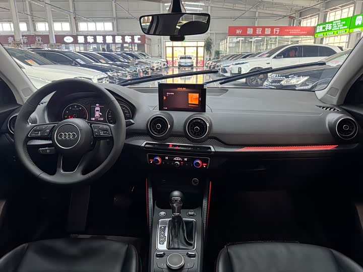 Фото 16 - Audi Q2L