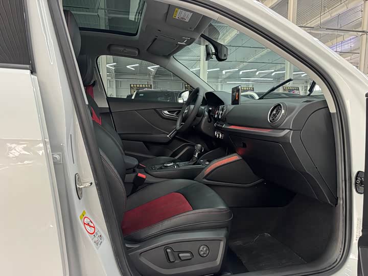 Фото 17 - Audi Q2L