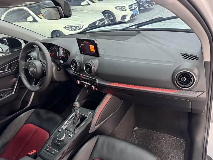 Фото 18 - Audi Q2L