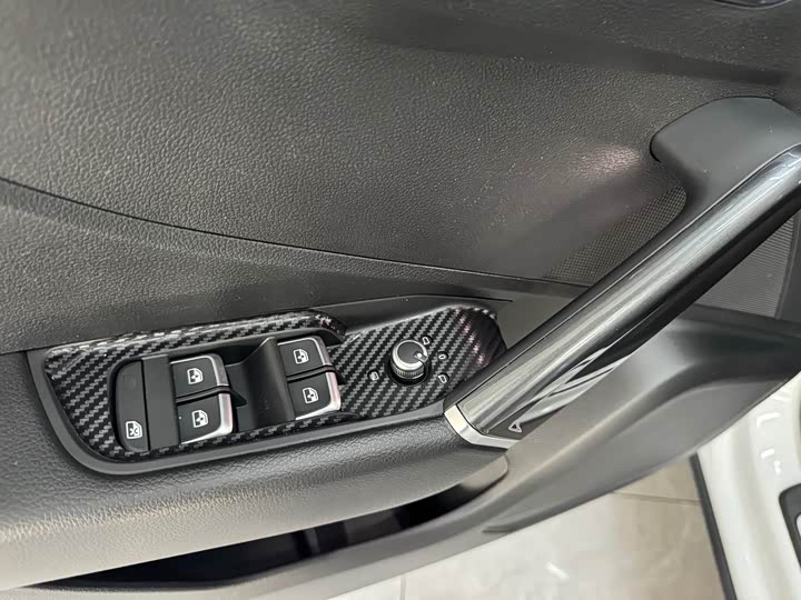 Фото 7 - Audi Q2L