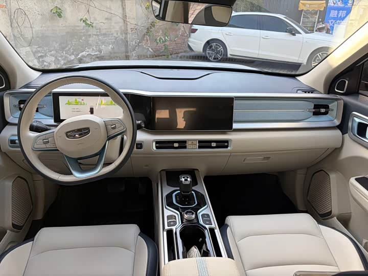 Фото 11 - Geely Icon