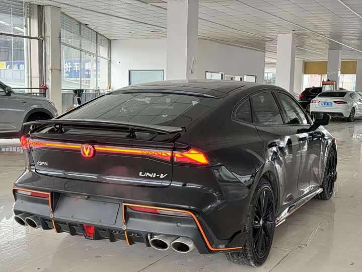 Фото 14 - Changan UNI-V