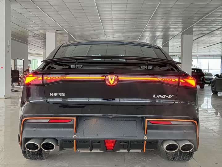 Фото 15 - Changan UNI-V