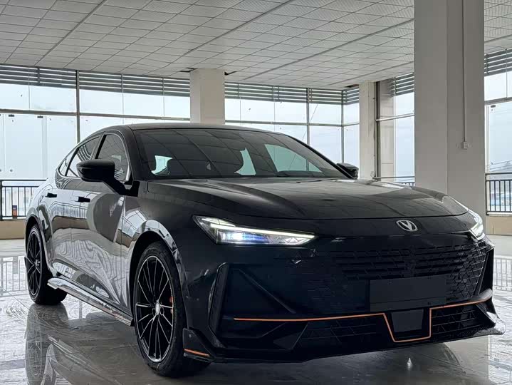 Фото 2 - Changan UNI-V