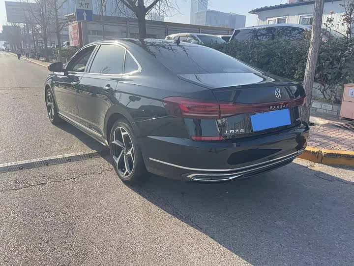 Фото 11 - Volkswagen Passat