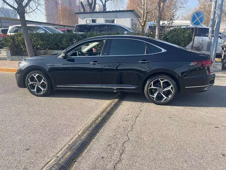 Фото 12 - Volkswagen Passat