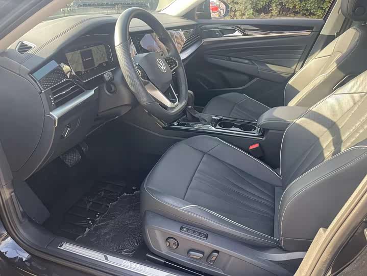 Фото 17 - Volkswagen Passat