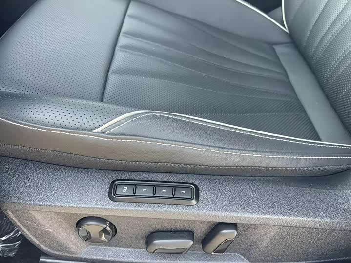 Фото 18 - Volkswagen Passat