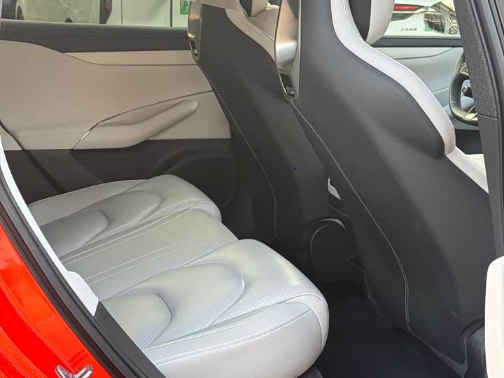 Фото 10 - Xiaomi SU7