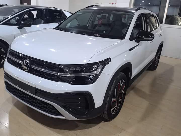 Фото 1 - Volkswagen Tharu