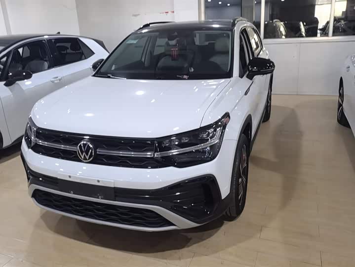 Фото 2 - Volkswagen Tharu