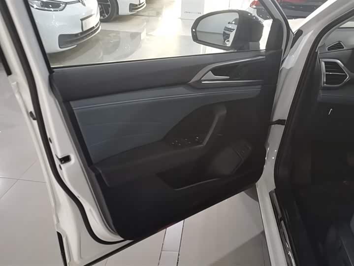 Фото 7 - Volkswagen Tharu