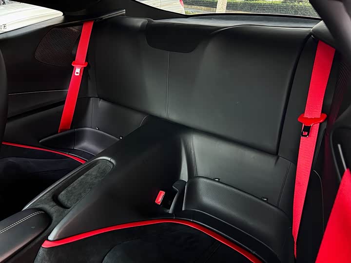 Фото 12 - Ferrari Roma