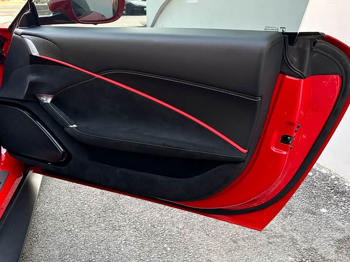 Фото 19 - Ferrari Roma