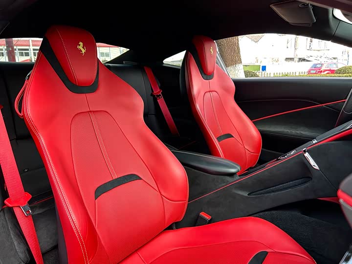 Фото 20 - Ferrari Roma