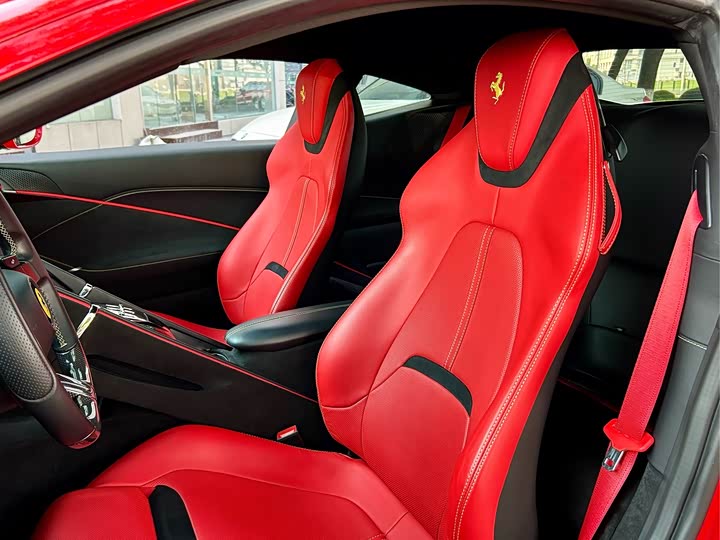 Фото 21 - Ferrari Roma