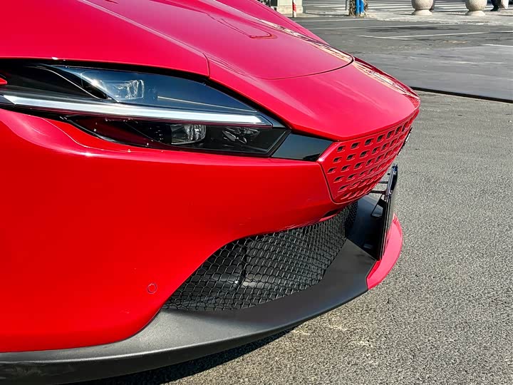 Фото 4 - Ferrari Roma