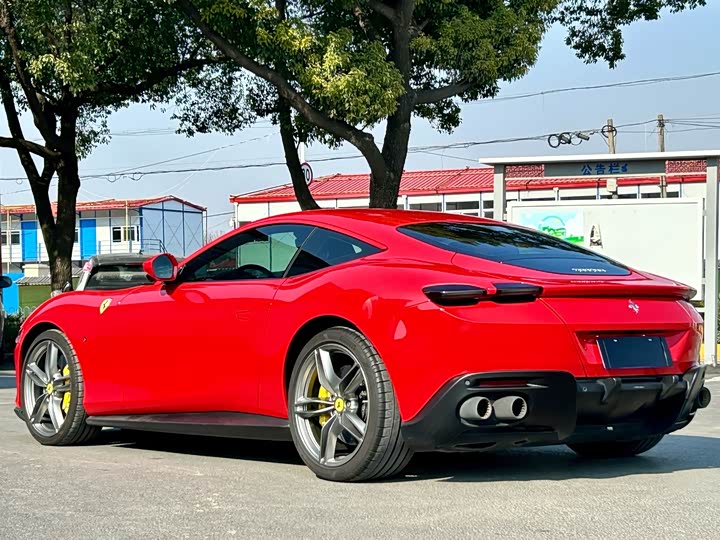 Фото 9 - Ferrari Roma