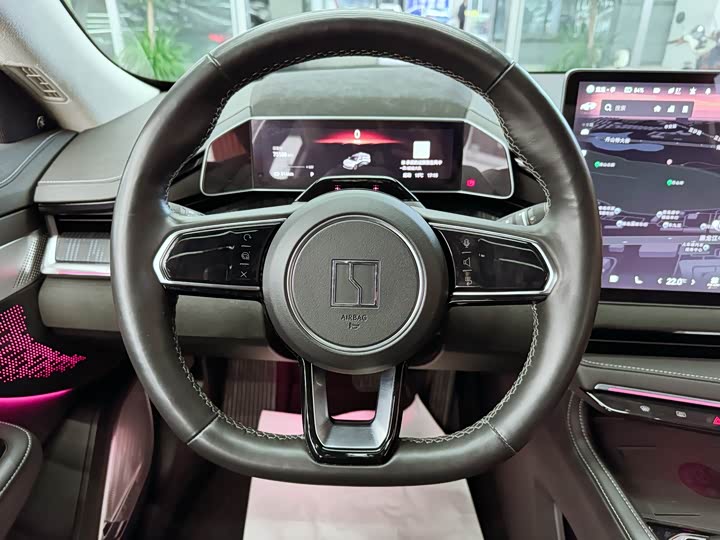 Фото 12 - Zeekr 001