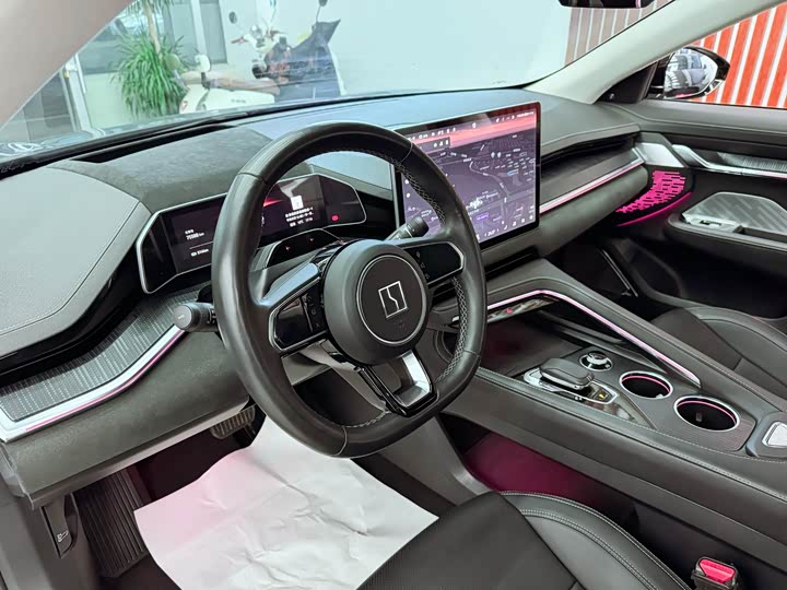 Фото 15 - Zeekr 001