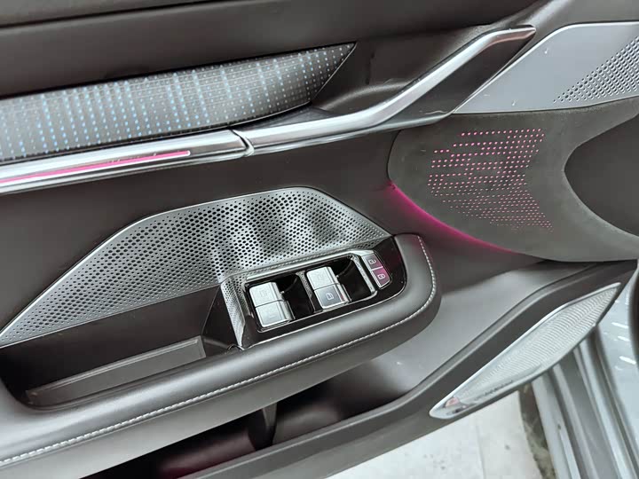 Фото 16 - Zeekr 001