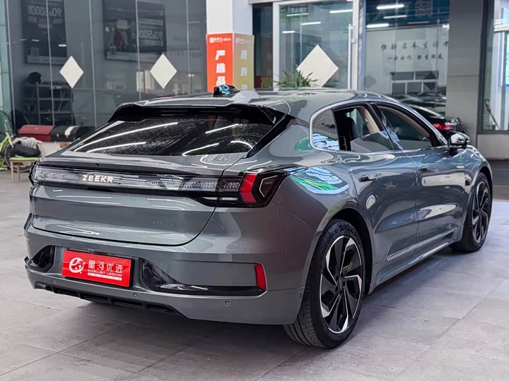 Фото 7 - Zeekr 001