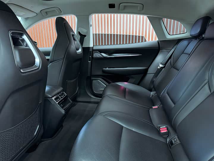 Фото 8 - Zeekr 001