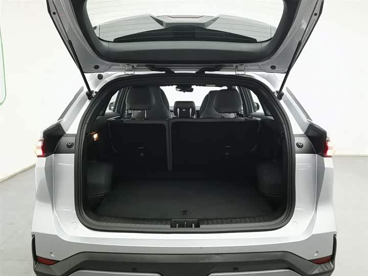 Фото 16 - Geely Galaxy L7