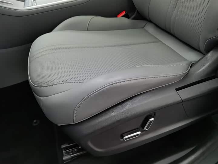 Фото 20 - Geely Galaxy L7