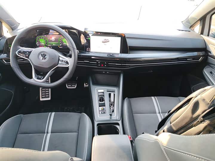 Фото 10 - Volkswagen Golf