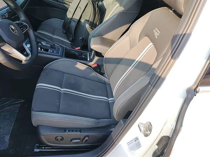 Фото 15 - Volkswagen Golf