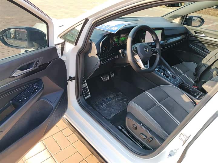 Фото 16 - Volkswagen Golf