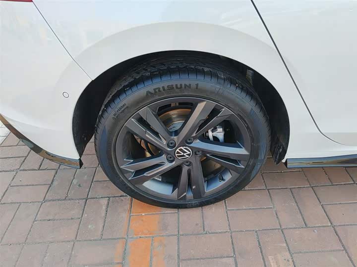 Фото 26 - Volkswagen Golf