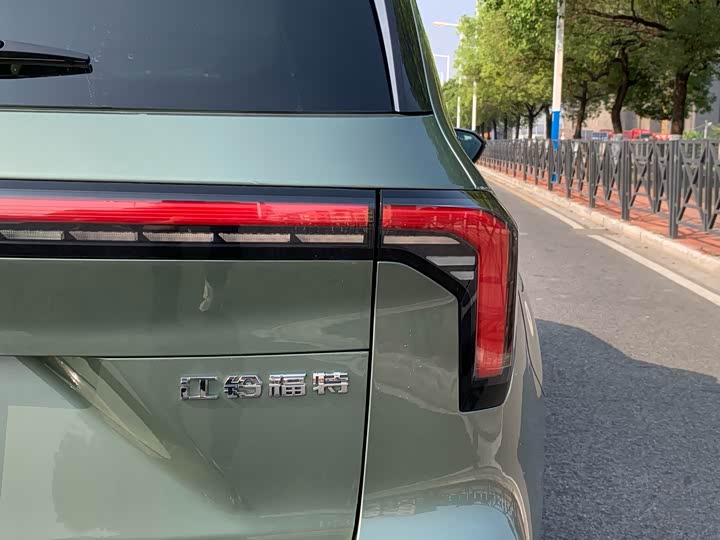 Фото 10 - Ford Equator Hybrid