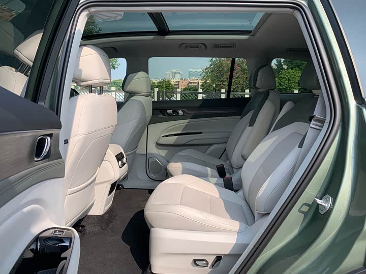 Фото 15 - Ford Equator Hybrid