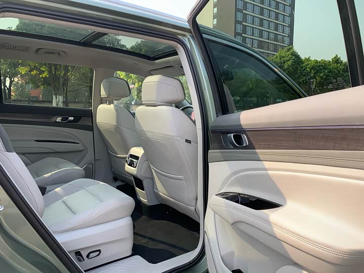 Фото 17 - Ford Equator Hybrid