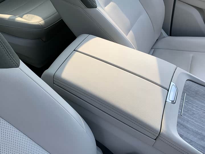 Фото 28 - Ford Equator Hybrid