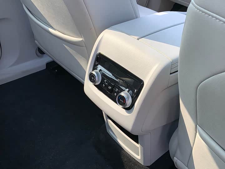 Фото 31 - Ford Equator Hybrid