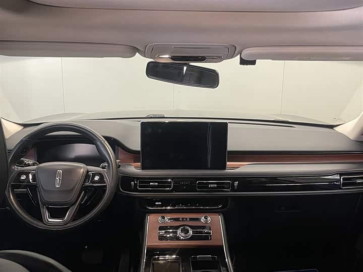 Фото 12 - Lincoln Aviator