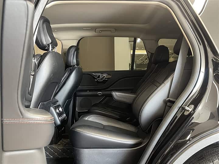 Фото 18 - Lincoln Aviator