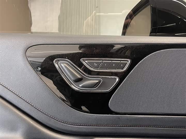 Фото 21 - Lincoln Aviator