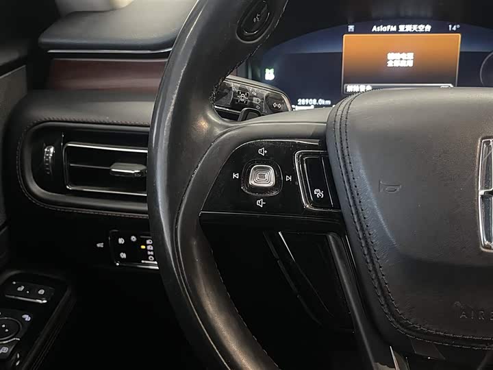 Фото 23 - Lincoln Aviator