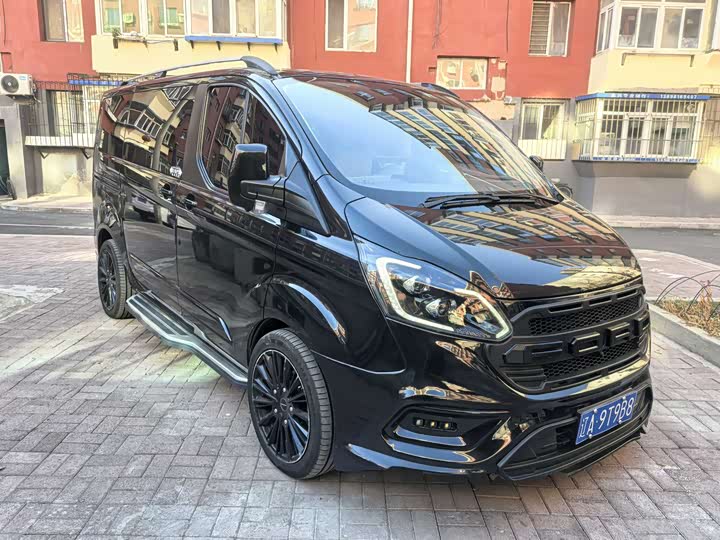 Фото 1 - Ford Tourneo