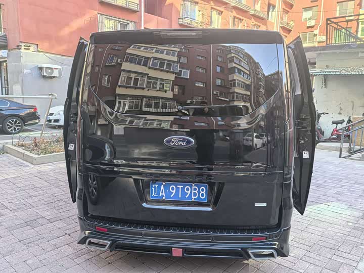 Фото 5 - Ford Tourneo