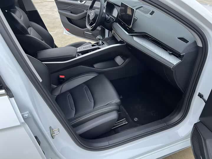 Фото 10 - Geely Preface