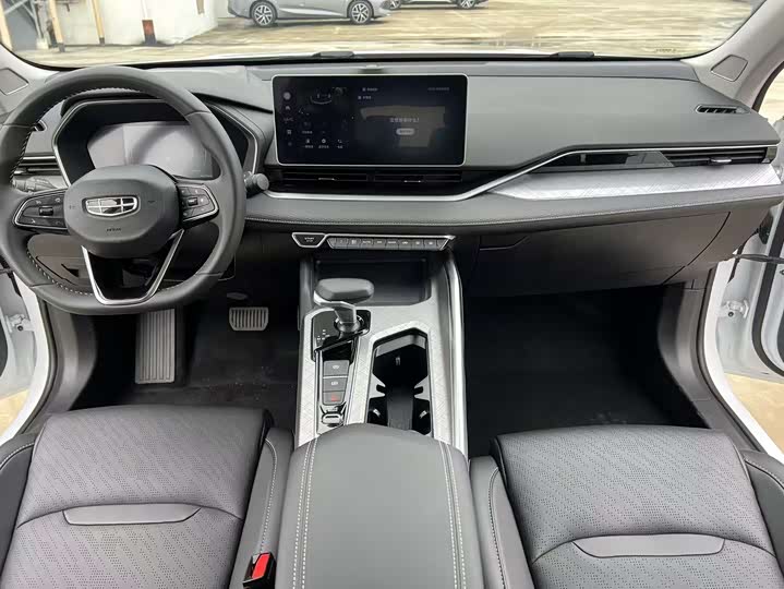 Фото 11 - Geely Preface