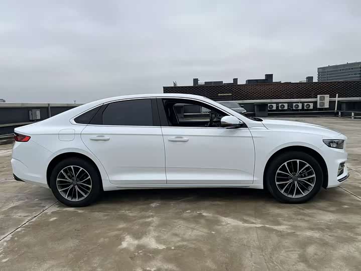 Фото 4 - Geely Preface