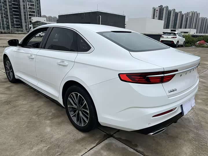 Фото 6 - Geely Preface