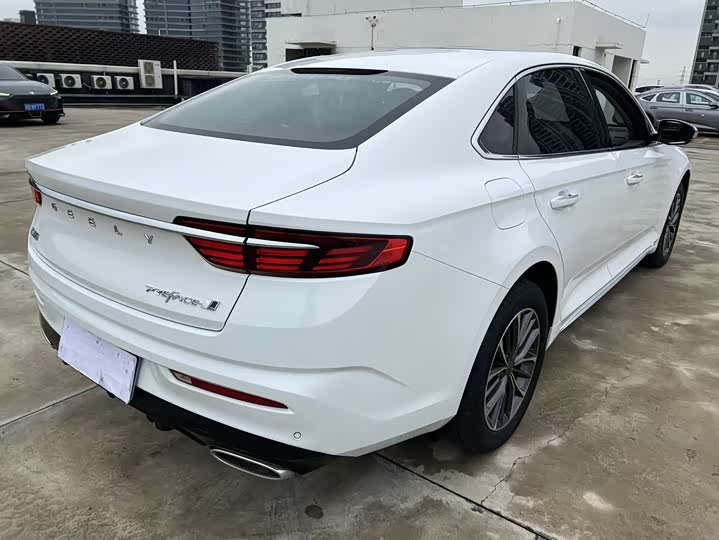 Фото 8 - Geely Preface