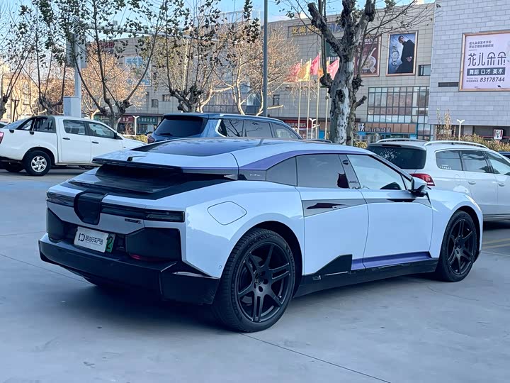 Фото 7 - HiPhi Z